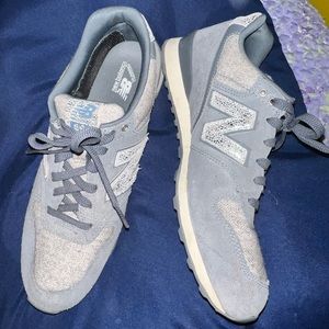 Women’s New Balance sneakers. Size 10. Gently worn. Good condition.